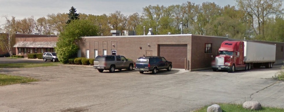 More Photos Of 2230-2232 S Foster Ave, Wheeling Distribution For Sale