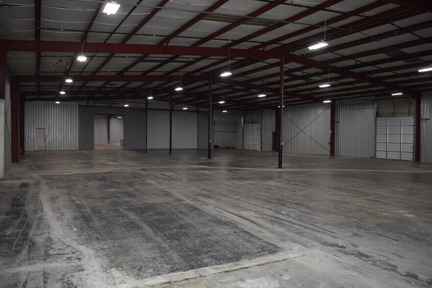 More Photos Of 216 Industrial Dr, Ridgeland Warehouse For Lease