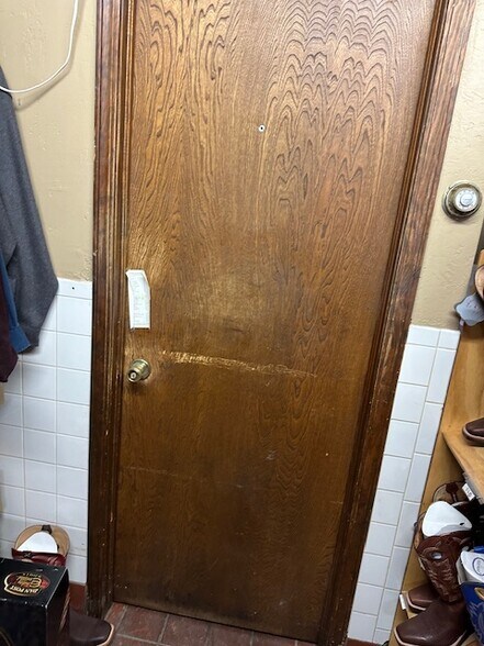 More Photos Of 2424 Williams Ave, Woodward General Retail For Sale