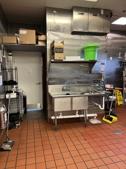 More Photos Of 13423 Beach Blvd, Jacksonville Unknown For Lease