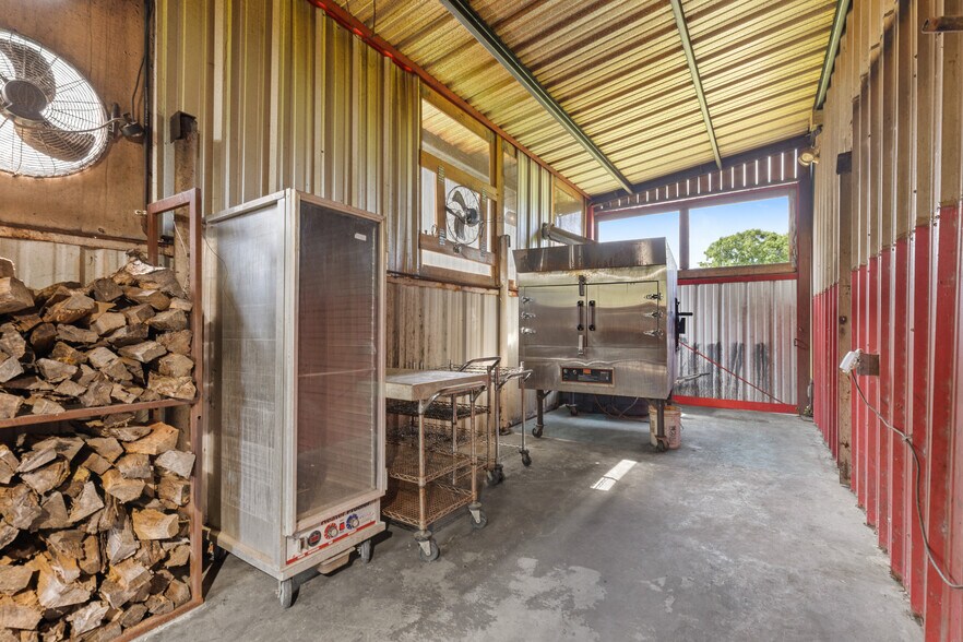 More Photos Of 12097 Fm 830 Rd, Willis Freestanding For Sale