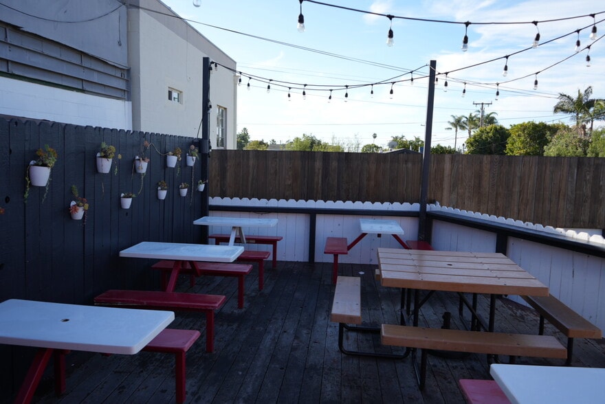 More Photos Of 1876 E Main St, Ventura Freestanding For Sale