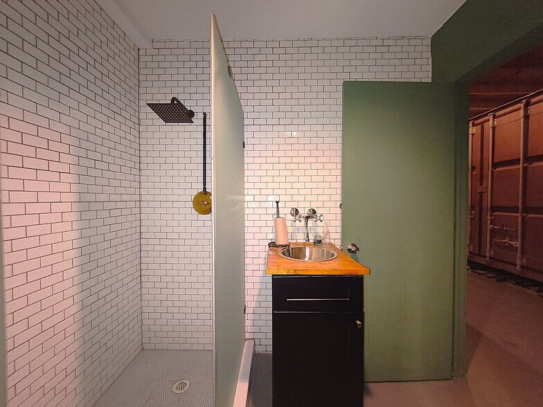 More Photos Of 2831 E Grand Blvd, Detroit Warehouse For Sale