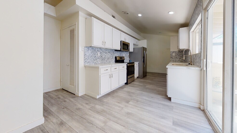 More Photos Of 5270-72 Manhasset Dr @ Redding Dr, San Diego Apartments For Sale