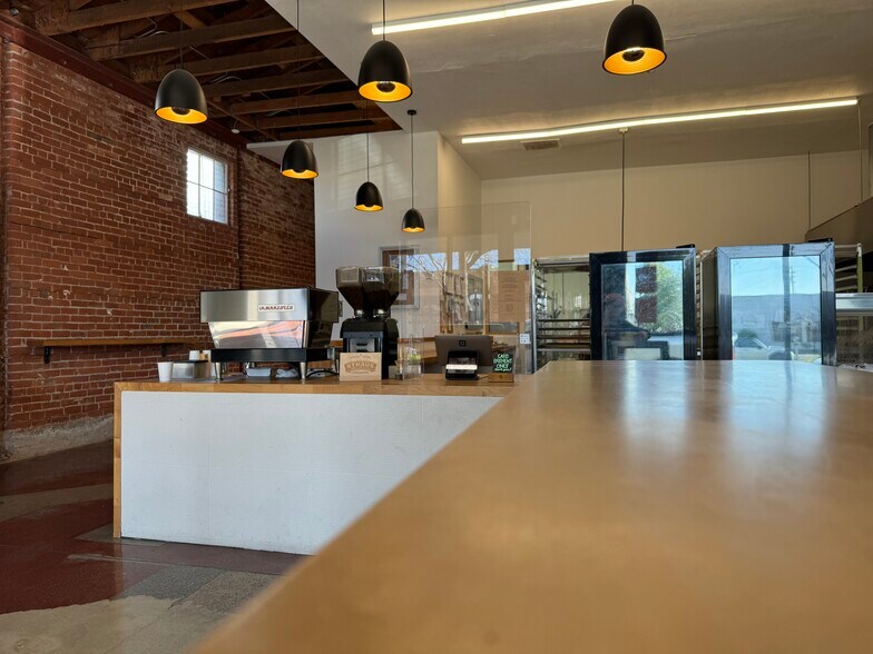 More Photos Of 2575 San Pablo Ave, Berkeley Freestanding For Lease