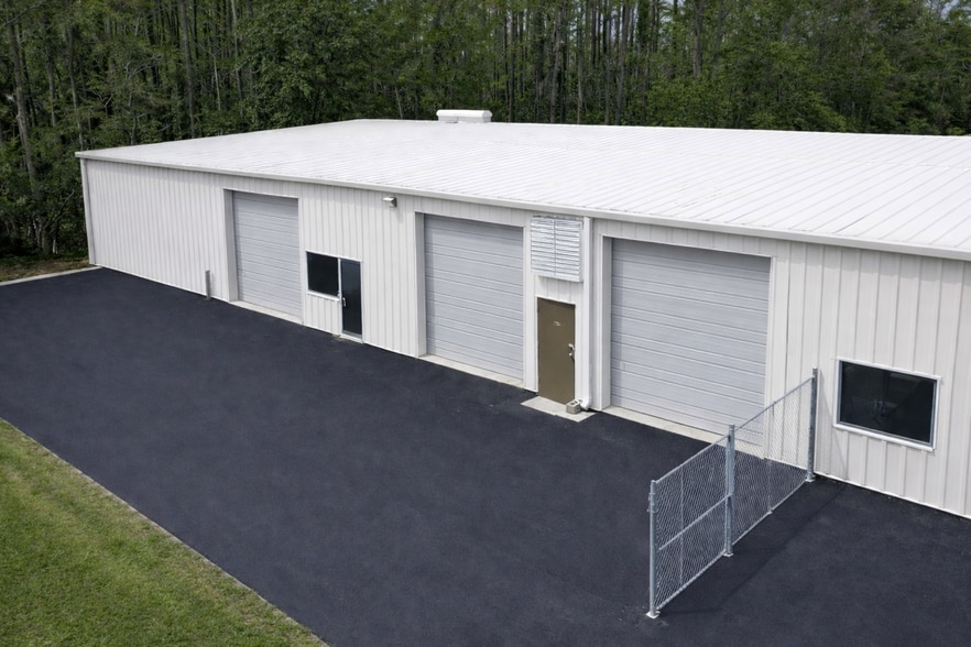 More Photos Of 4204 Louis Ave, Holiday Manufacturing For Lease