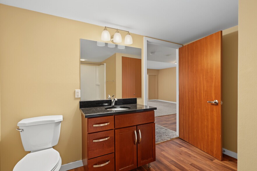 More Photos Of 615 Park St, Des Moines Apartments For Sale