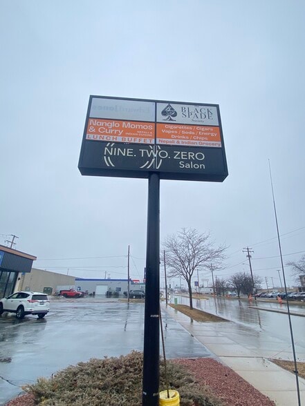 More Photos Of 1619 W College Ave, Appleton Storefront Retail Office For Lease