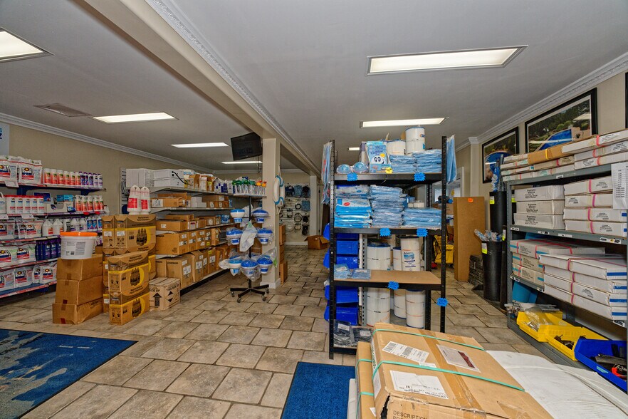 More Photos Of 671 Mariaville Rd, Schenectady Garden Center For Sale