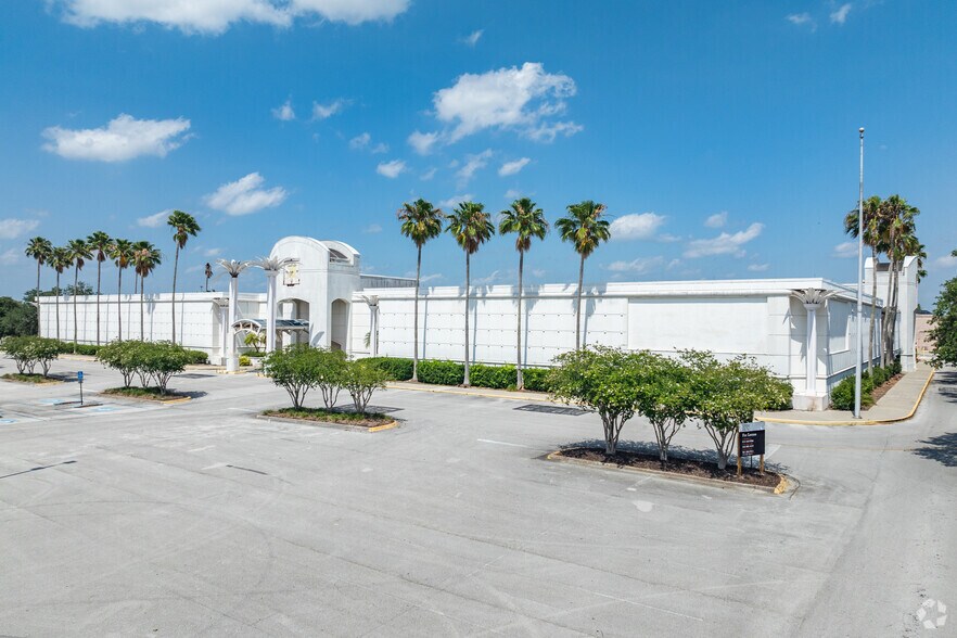 More Photos Of 3520 US Highway 98 N, Lakeland Department Store For Lease