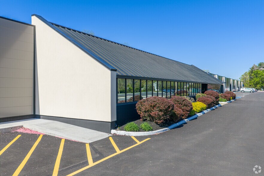 More Photos Of 1 Electronics Dr, Hamilton Light Manufacturing For Lease