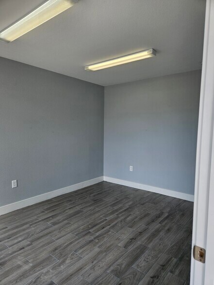 More Photos Of 3060 N Nellis Blvd, Las Vegas Service For Lease
