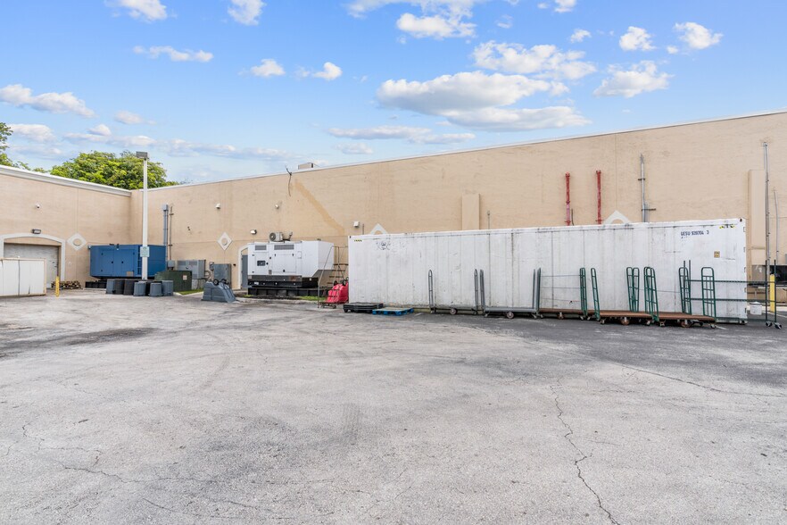 More Photos Of 5150 N State Road 7, North Lauderdale Refrigeration Cold Storage For Lease
