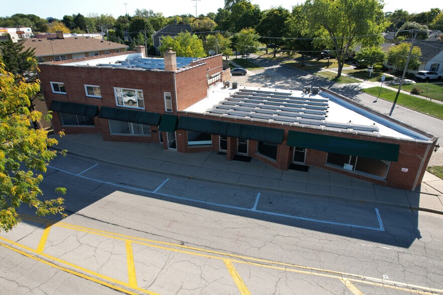 More Photos Of 220-230 Hicks Pl, Palatine Storefront Retail Residential For Sale