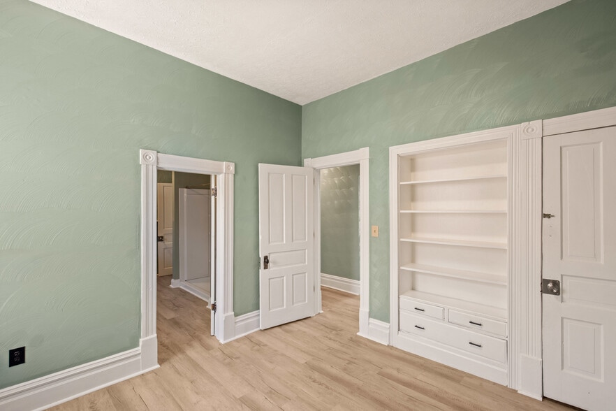 More Photos Of 105 E Main St, Somerset Storefront Retail Residential For Sale