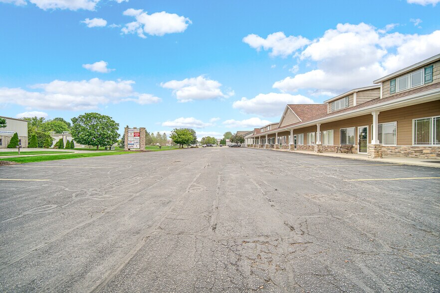 More Photos Of 2502 Beech St, Valparaiso Storefront For Sale