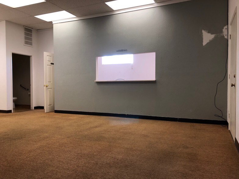 More Photos Of 913 Alene Ave, Ridgecrest Office For Sale