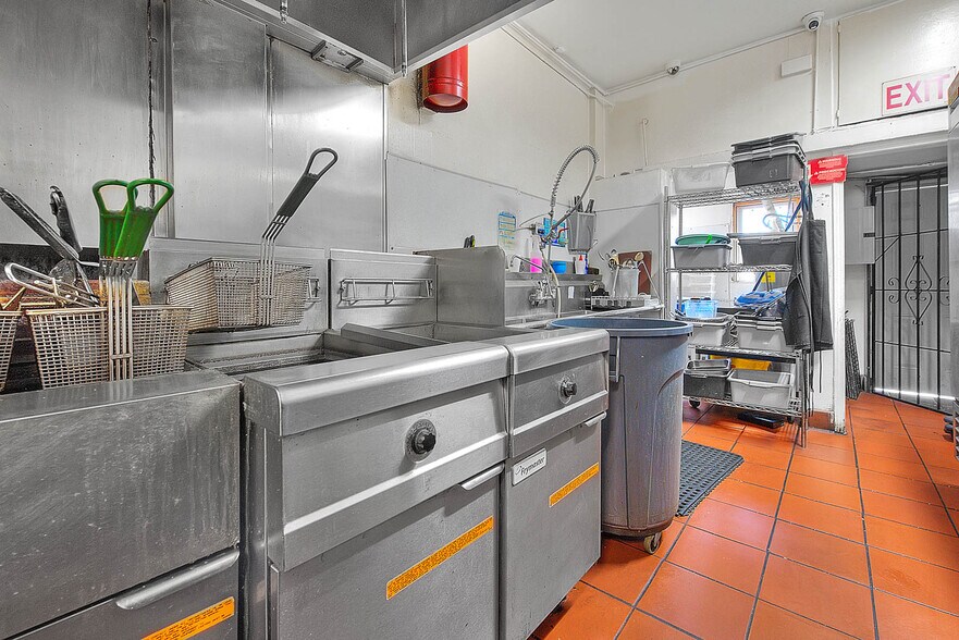 More Photos Of 14901 S Western Ave, Gardena Freestanding For Lease