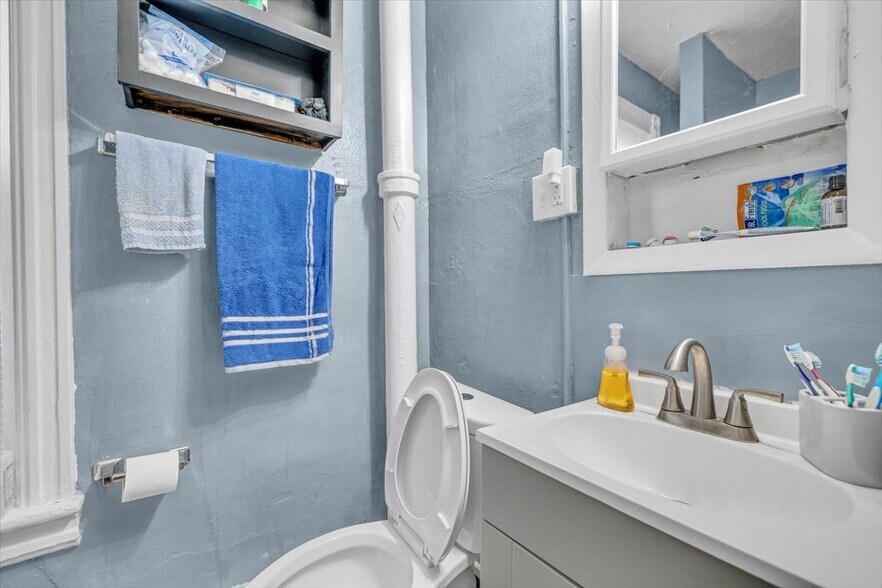 More Photos Of 2312 S 5th St, Allentown Self Storage For Sale