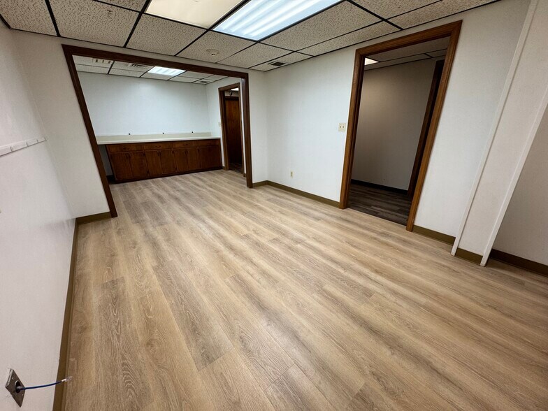 More Photos Of 132 Main St, Southington Bank For Lease