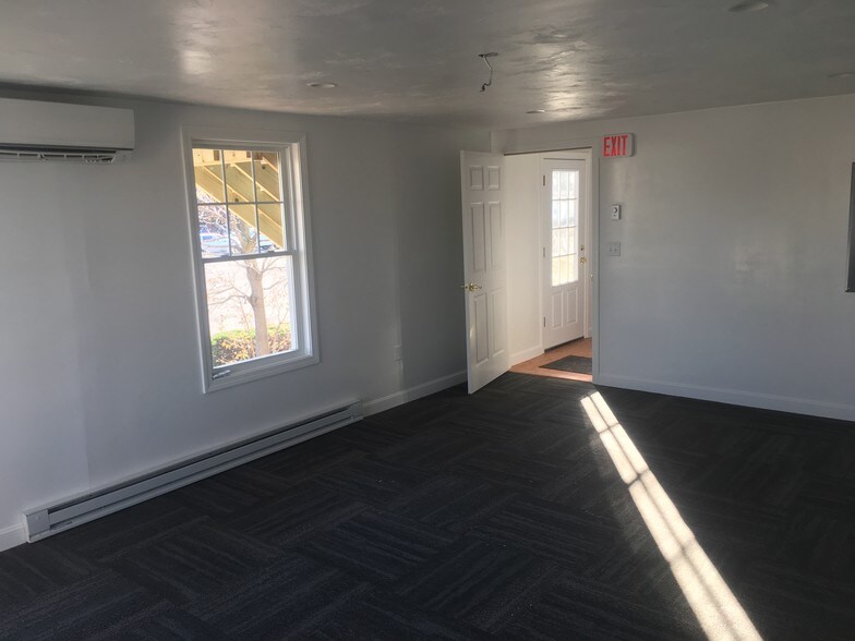 More Photos Of 25 Accord Park Dr, Rockland Office For Lease