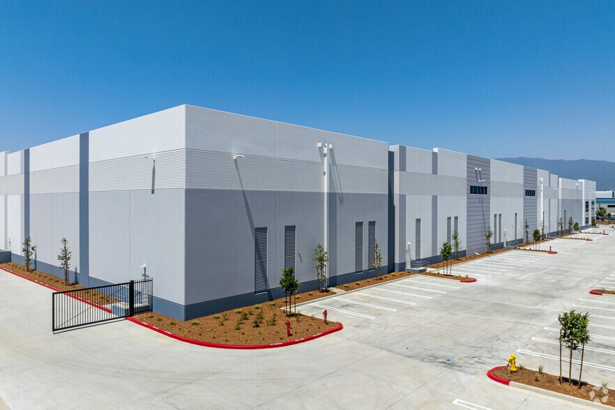 More Photos Of 15755 Arrow Blvd, Fontana Warehouse For Lease