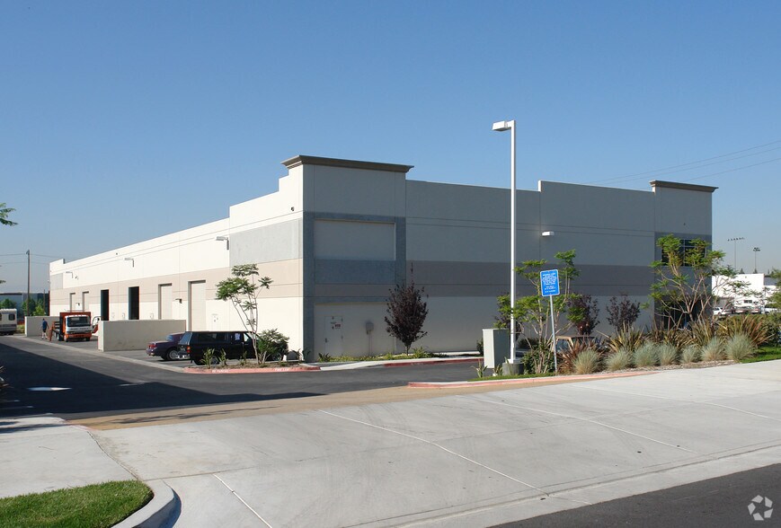More Photos Of 8423 Rochester Ave, Rancho Cucamonga Warehouse For Lease