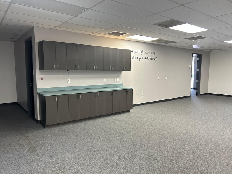 More Photos Of 6925 Lake Ellenor Dr, Orlando Unknown For Lease