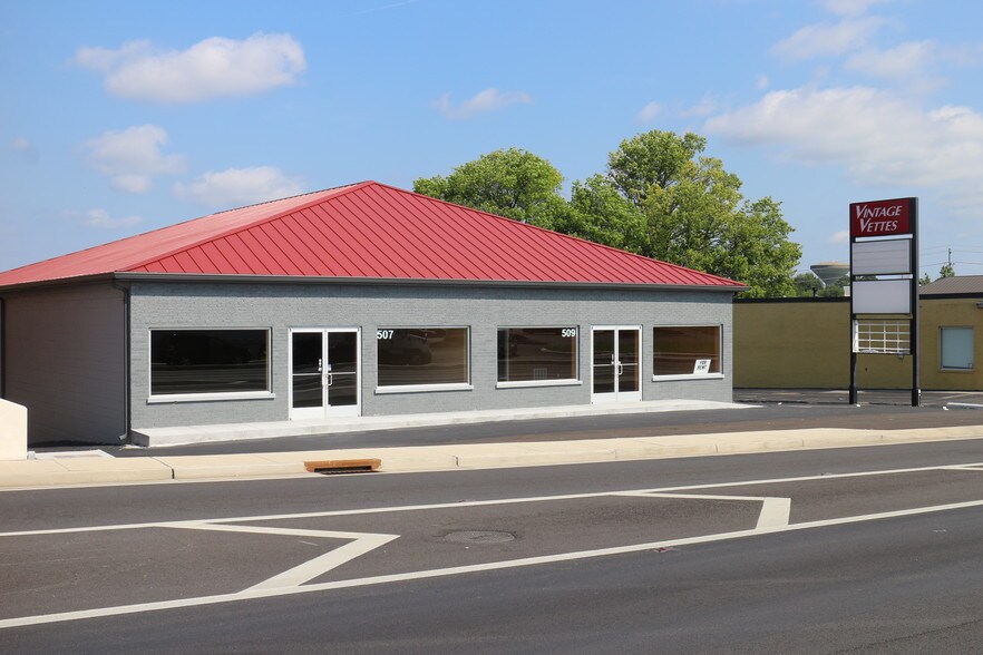 More Photos Of 509 Memorial Blvd, Murfreesboro Freestanding For Lease