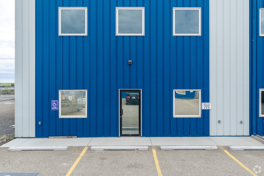 More Photos Of 8800 Venture Av SE, Calgary Warehouse For Lease
