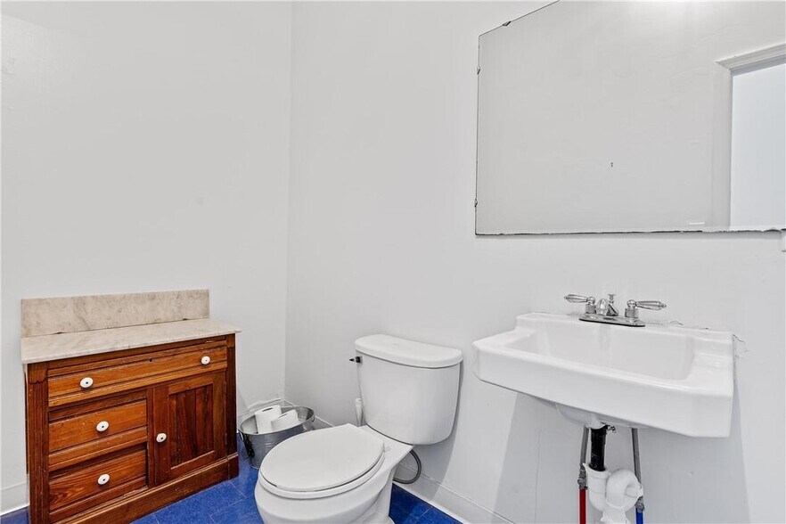 More Photos Of 505 MO-273 Highway, Tracy Freestanding For Sale