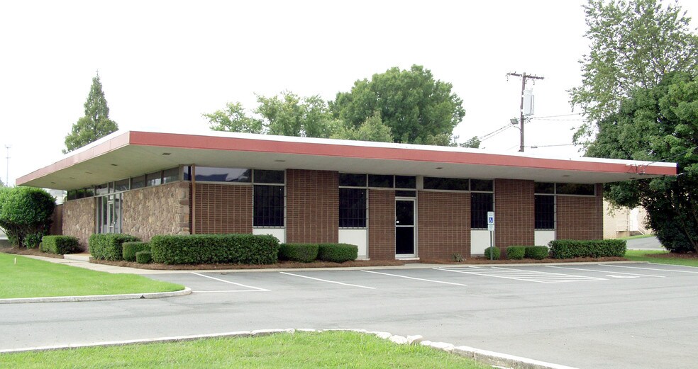 More Photos Of 4829 Brookshire Blvd, Charlotte Freestanding For Sale