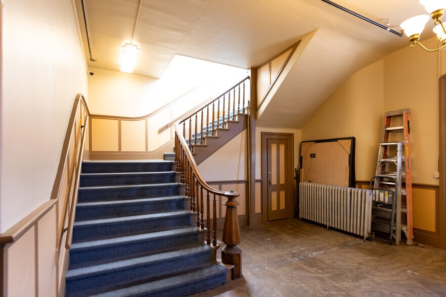 More Photos Of 311 Union St, The Dalles Restaurant For Sale