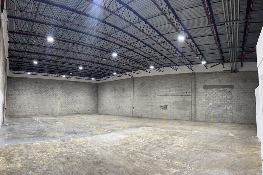 More Photos Of 7801-7889 NW 15th St, Doral Warehouse For Lease