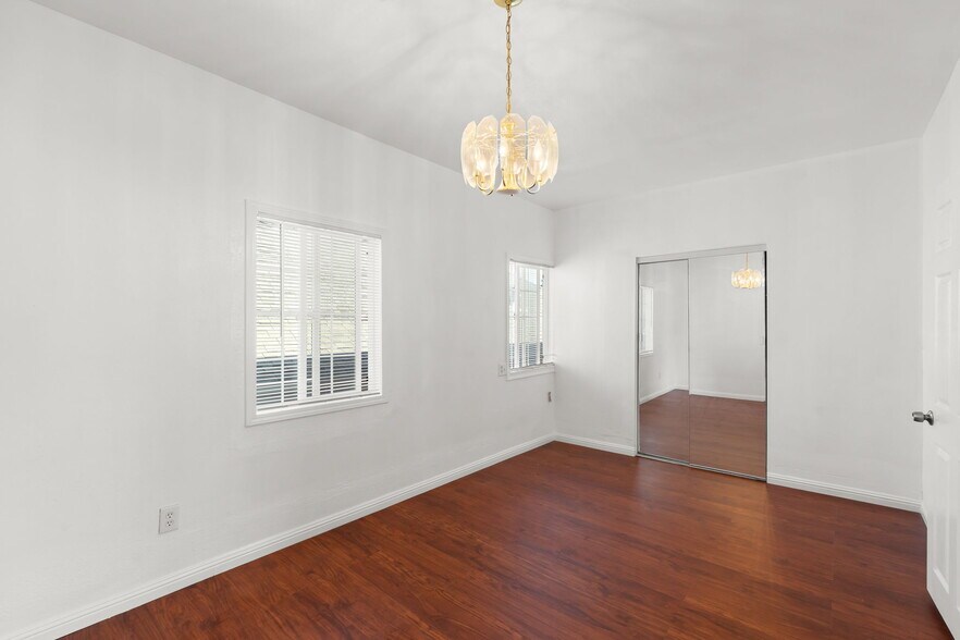More Photos Of 1049 55th St, Emeryville Storefront Retail Residential For Sale
