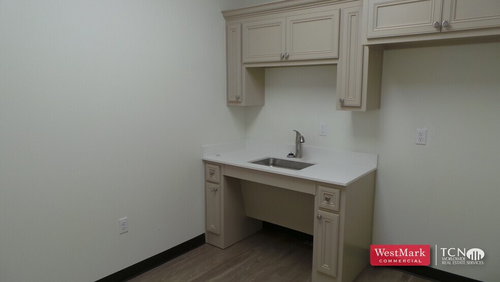 More Photos Of 5424 19th St, Lubbock Loft Creative Space For Sale