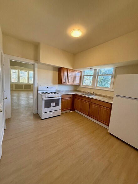 More Photos Of 228 Manor Cir, Takoma Park Apartments For Sale