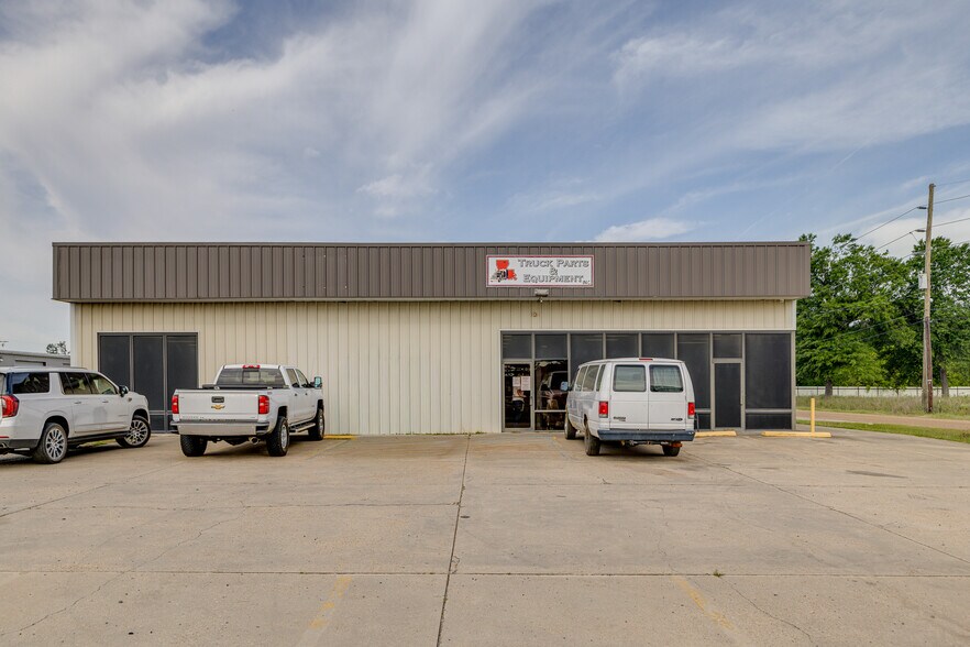 More Photos Of 1600 Jonesboro St, West Monroe Storefront Retail Office For Sale