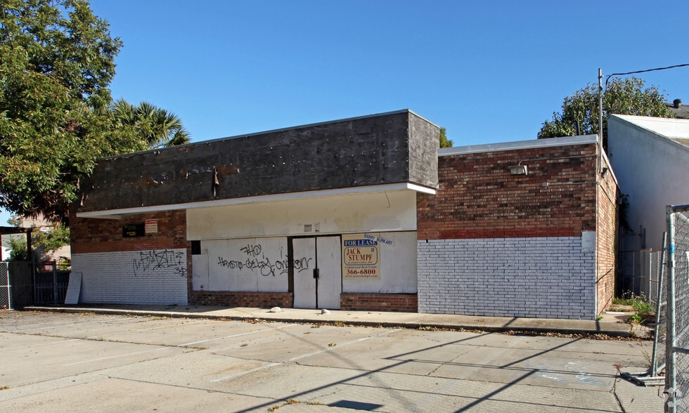 Primary Photo Of 3101 Esplanade Ave, New Orleans Convenience Store For Sale