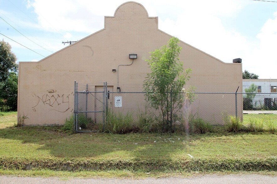 More Photos Of 382 W Main St, Raymondville Office For Sale