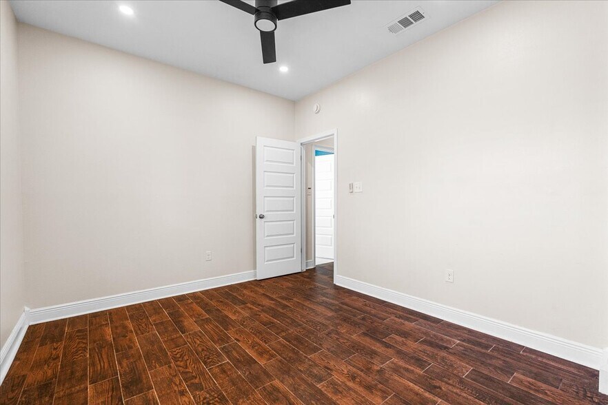 More Photos Of 14519 Fitzhugh Rd, Austin Specialty For Sale