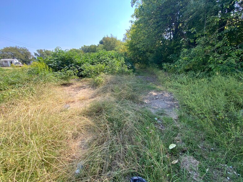 More Photos Of 3023 Lamar Ave, Memphis Land For Sale