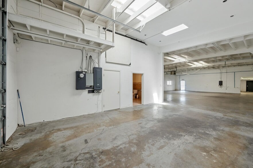 More Photos Of 2475 Bluebell Dr, Santa Rosa Industrial For Lease