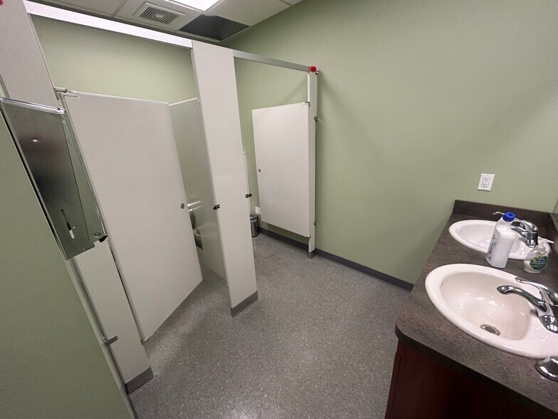 More Photos Of 826 N Martin Luther King Jr Dr, Jackson Freestanding For Sale