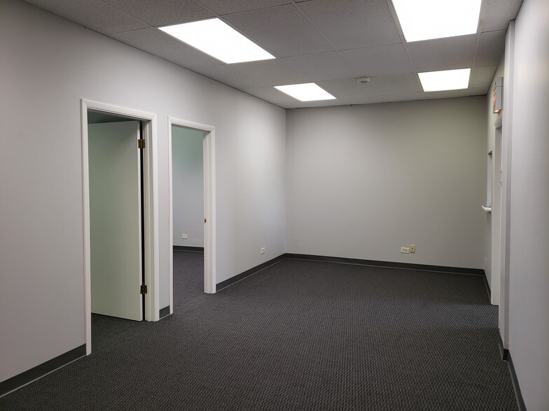 More Photos Of 3401-3419 N Kennicott Ave, Arlington Heights Medical For Lease