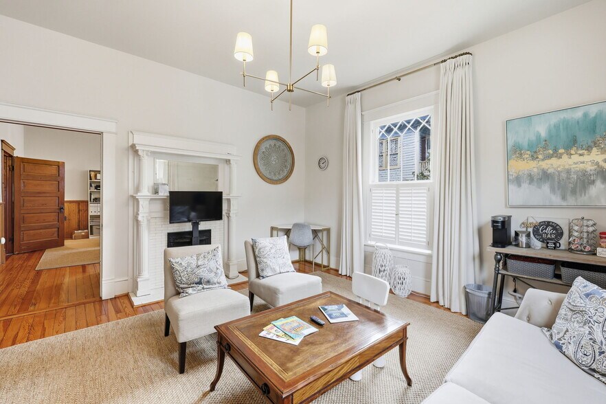 More Photos Of 610 Candler St, Gainesville Medical For Sale