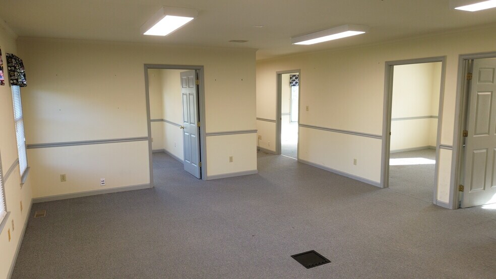 More Photos Of 21585 Three Notch Rd, Lexington Park Office For Lease