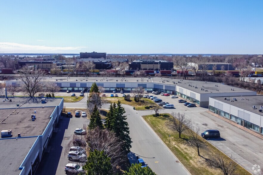 More Photos Of 480-518 Av Lépine, Dorval Warehouse For Lease