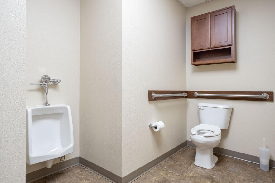 More Photos Of 2000 Burdick Expy E, Minot Office For Sale