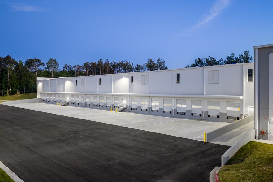 More Photos Of 7515 New Boyd Rd, Suwanee Distribution For Lease